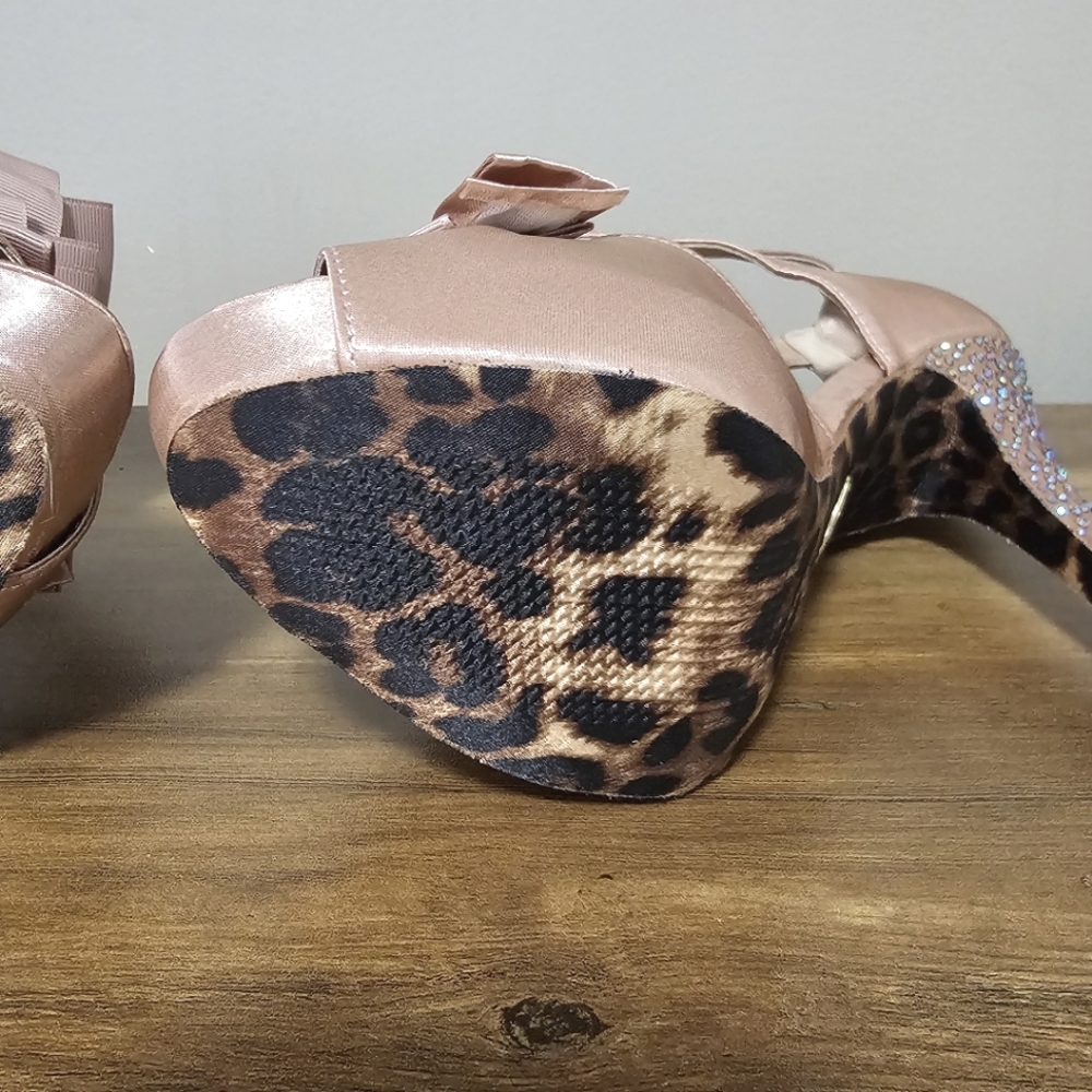 Betsey Johnson Iconnn-R Women's Blush Pink Satin Back Zip Bow Rhinestone Heels - Picture 10 of 14